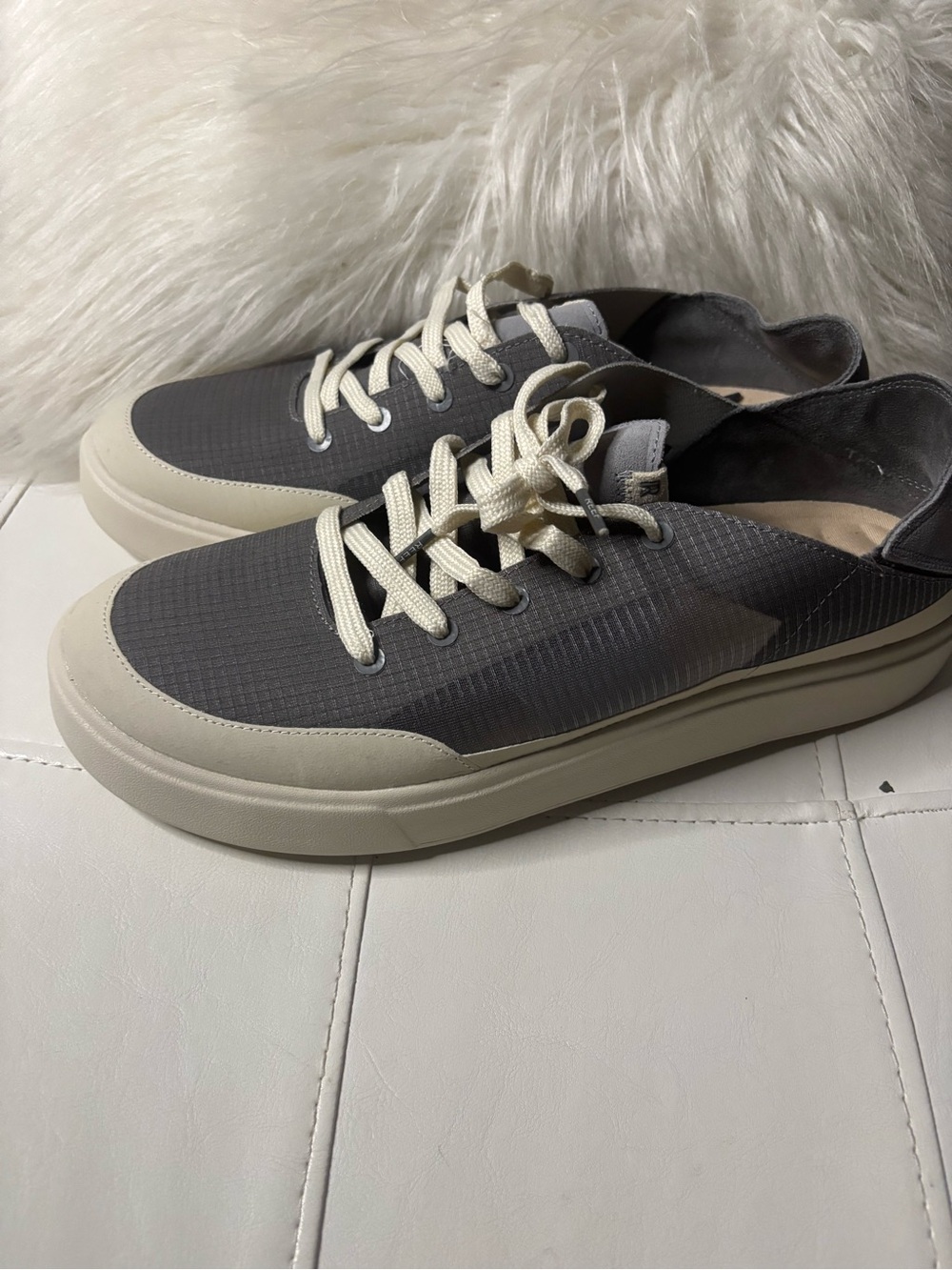 Reef Men's Gray and Cream Low-Top Lace-Up Sneakers